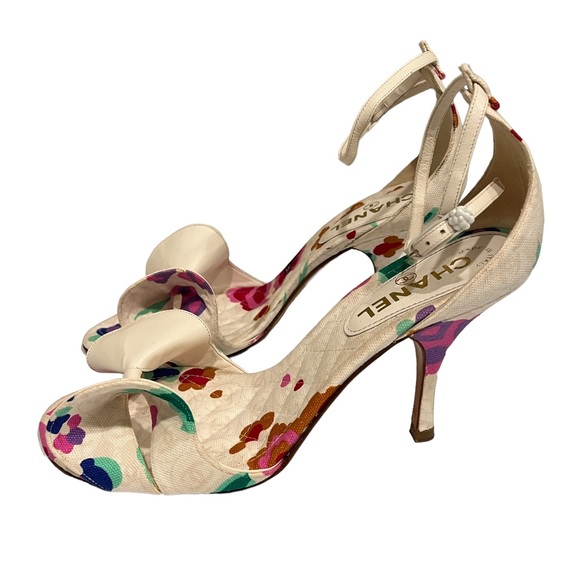 Chanel White Floral Canvas Bow Ankle Strap Sandals - Picture 4 of 12